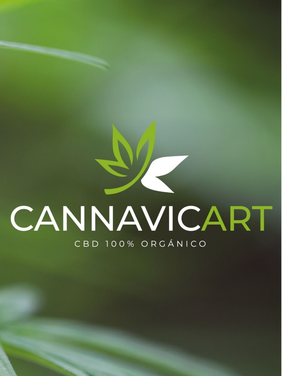 Logo original de Cannavicart sobre un fondo botánico verde